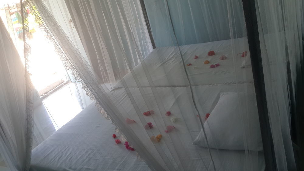 Sea Song Bed & Breakfast Unawatuna Bagian luar foto