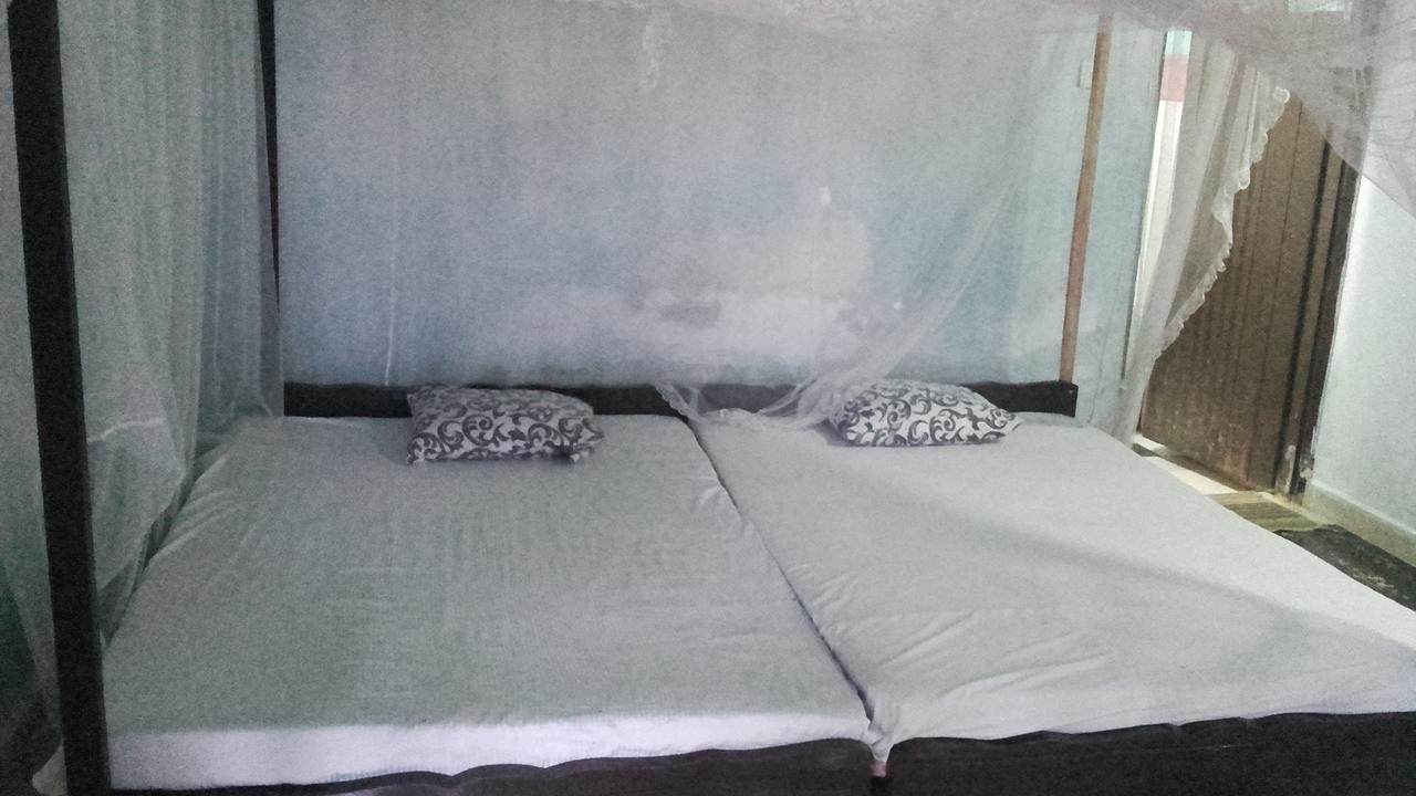 Sea Song Bed & Breakfast Unawatuna Bagian luar foto